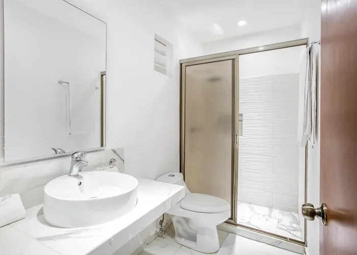 Capital O Yukon Hotel Playa del Carmen